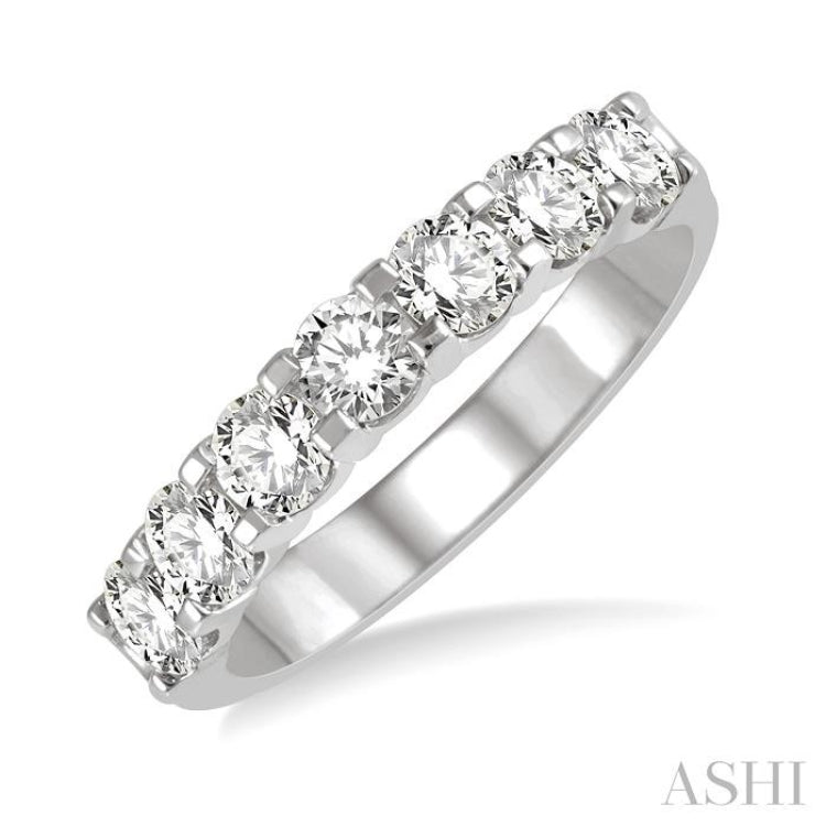 1 Ctw Round Cut Diamond 7 Stone Wedding Band in Platinum