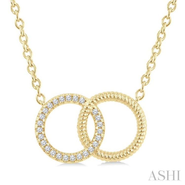 1/10 Ctw Round Cut Diamond Interlocked Circle Fashion Petite Pendant With Chain in 10K Yellow Gold