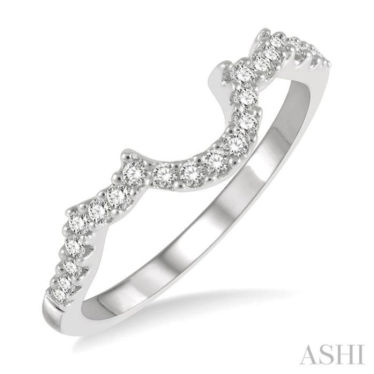 1/6 Ctw Curved Center Flighted Wings Round Cut Diamond Wedding Band in 14K White Gold
