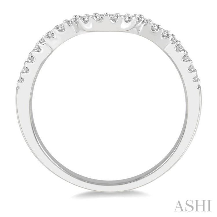 1/6 Ctw Curved Center Flighted Wings Round Cut Diamond Wedding Band in 14K White Gold