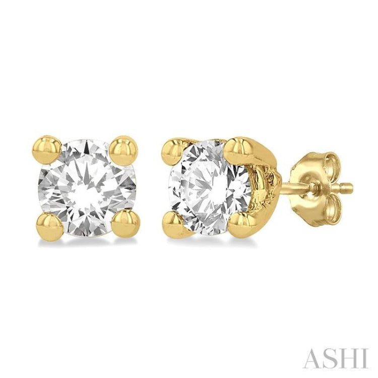 1/10 Ctw Round Cut Diamond Stud Earrings in 14K Yellow Gold
