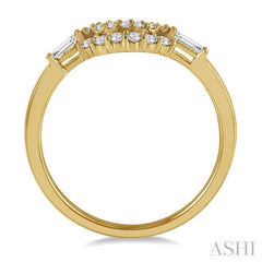 1/5 Ctw Curved Twin Row Round Cut and Baguette Diamond Wedding Band in 14K Yellow Gold
