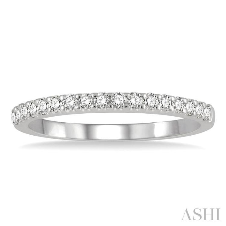 1/4 Ctw Round Cut Diamond Wedding Band in 14K White Gold