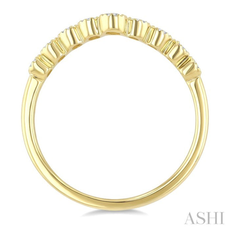 1/5 Ctw Chevron Bezel Set Round Cut Diamond Fashion Band in 14K Yellow Gold