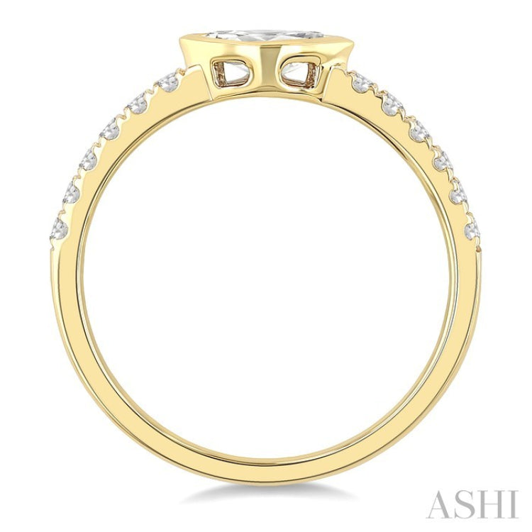 1/2 Ctw East-West Marquise Cut and Round Cut Diamond Ring in 14K Yellow Gold