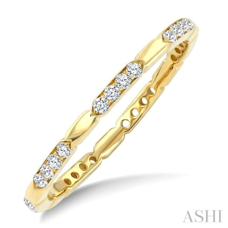 1/4 Ctw Eternity Pave Set Round Cut Diamond Wedding Band in 14K Yellow Gold