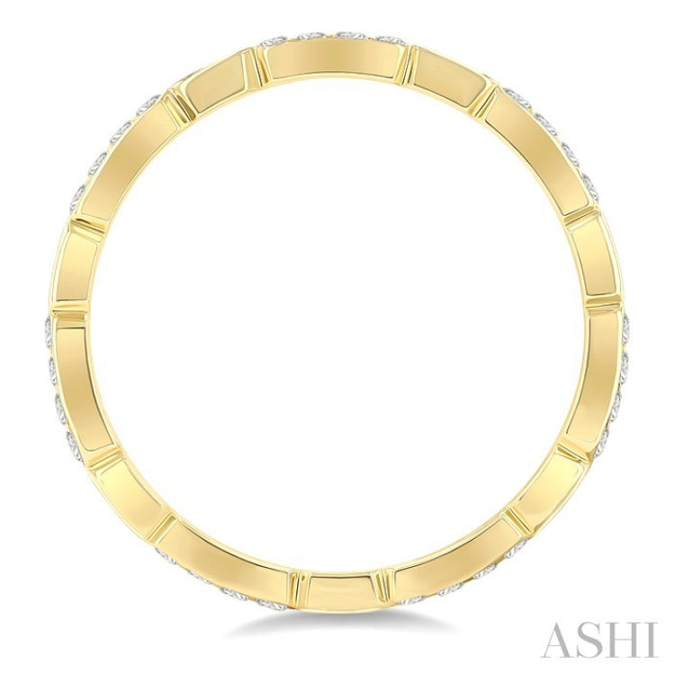 1/4 Ctw Eternity Pave Set Round Cut Diamond Wedding Band in 14K Yellow Gold