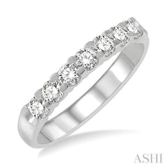 1/2 Ctw 7 Stone Round Cut Diamond Wedding Band in 14K White Gold