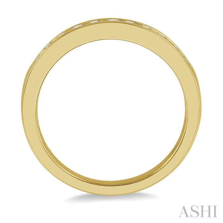 1/3 Ctw Channel Set 11 Stone Round Cut Diamond Wedding Band in 14K Yellow Gold
