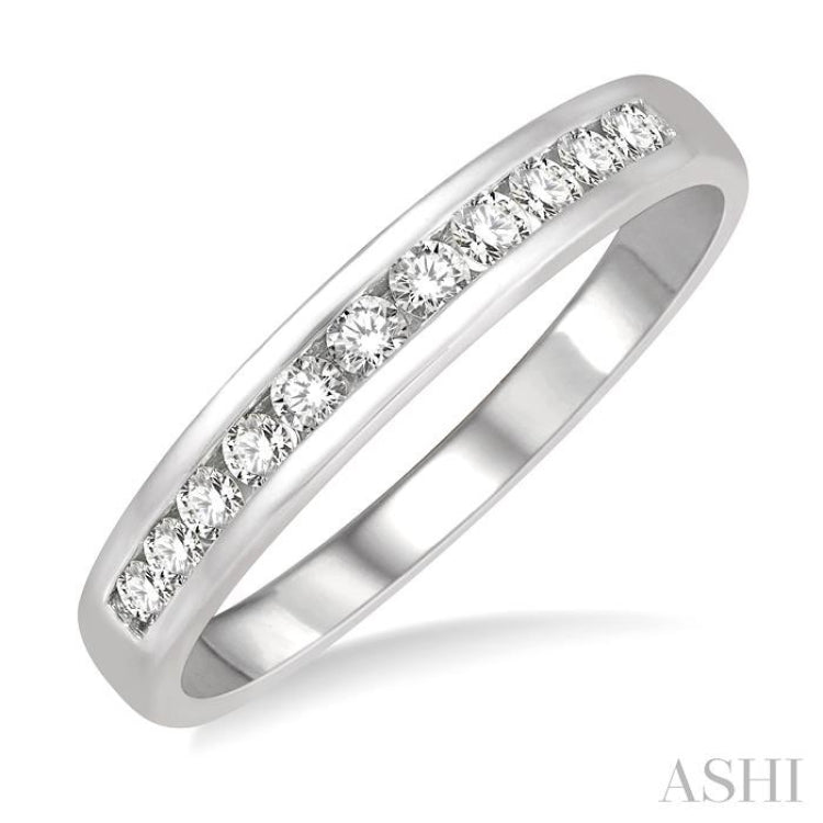 1/4 Ctw Channel Set 11 Stone Round Cut Diamond Wedding Band in 14K White Gold