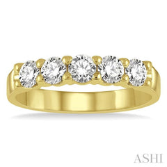 3/4 Ctw 5 Stone Round Cut Diamond Wedding Band in 14K Yellow Gold