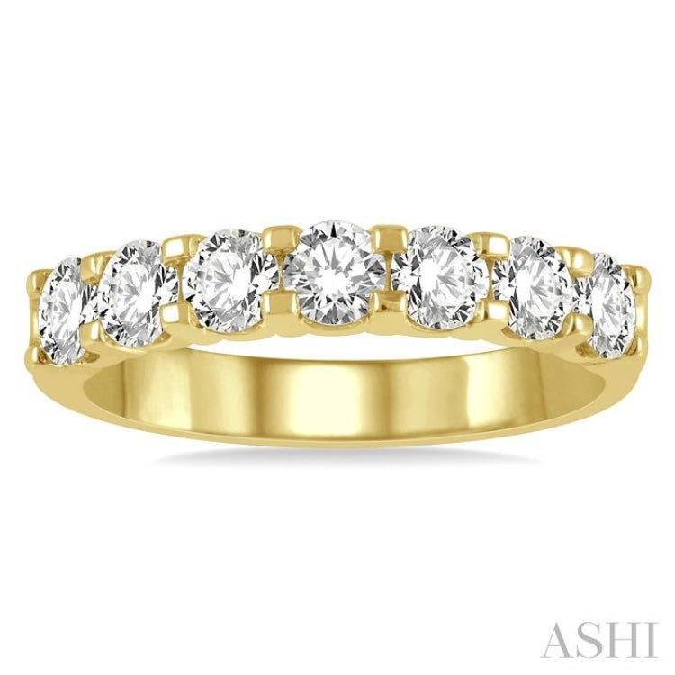 1 Ctw 7 Stone Round Cut Diamond Wedding Band in 14K Yellow Gold