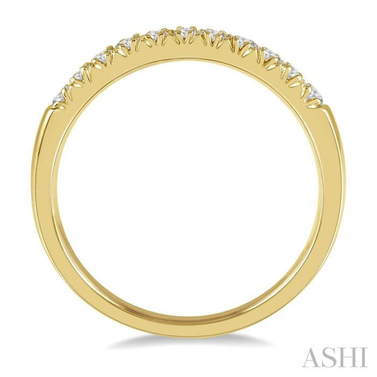 1/4 Ctw 11 Stone Round Cut Diamond Wedding Band in 14K Yellow Gold
