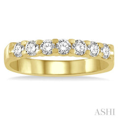 3/4 Ctw 7 Stone Round Cut Diamond Wedding Band in 14K Yellow Gold