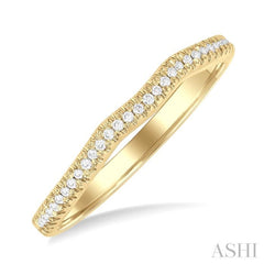 1/10 Ctw Arched Center Round Cut Diamond Wedding Band in 14K Yellow Gold