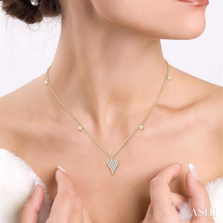 1/5 Ctw Heart Motif Round Cut Diamond Station Necklace in 10K Yellow Gold