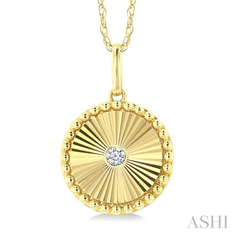 1/20 Ctw Fluted Medallion Round Cut Diamond Fashion Pendant With Chain in 14K Yellow Gold